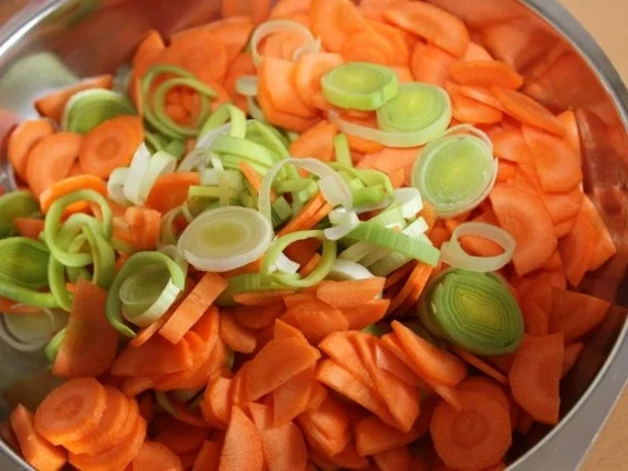 Rezept: Kartoffel- Lauch- Karottengratin mit einer Thymiannote Bild Nr. 2 Kartoffel- Lauch- Karottengratin mit einer Thymiannote - Rezept - Bild Nr. 2