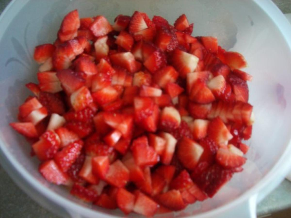Gepfefferte Erdbeeren mit Vanille-Joghurt-Creme - Rezept - Bild Nr. 2