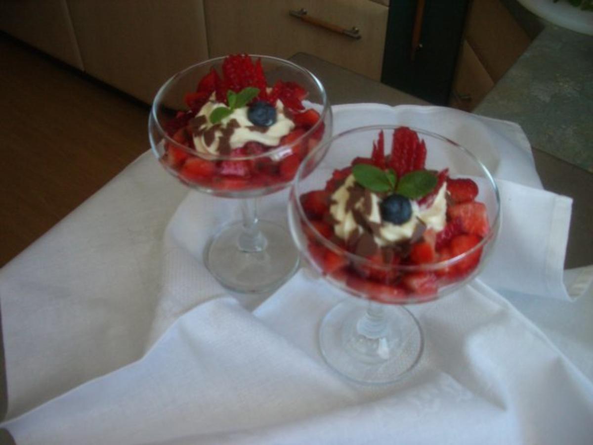 Bilder für Gepfefferte Erdbeeren mit Vanille-Joghurt-Creme - Rezept