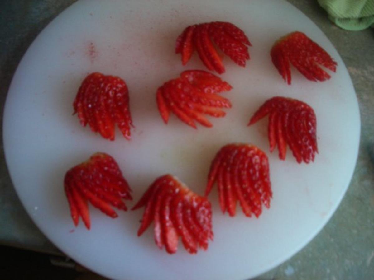 Gepfefferte Erdbeeren mit Vanille-Joghurt-Creme - Rezept - Bild Nr. 5