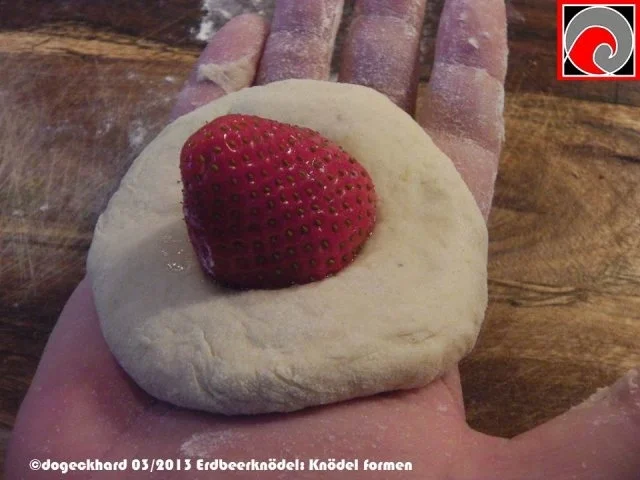 Rezept: Süßer Erdbeerknödel Bild Nr. 6 Süßer Erdbeerknödel - Rezept - Bild Nr. 6