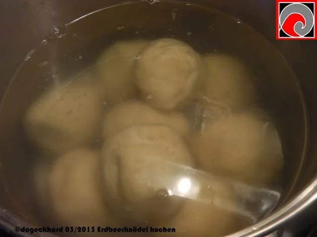 Rezept: Süßer Erdbeerknödel Bild Nr. 7 Süßer Erdbeerknödel - Rezept - Bild Nr. 7