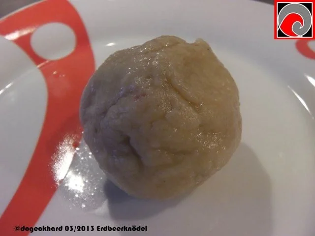 Rezept: Süßer Erdbeerknödel Bild Nr. 9 Süßer Erdbeerknödel - Rezept - Bild Nr. 9