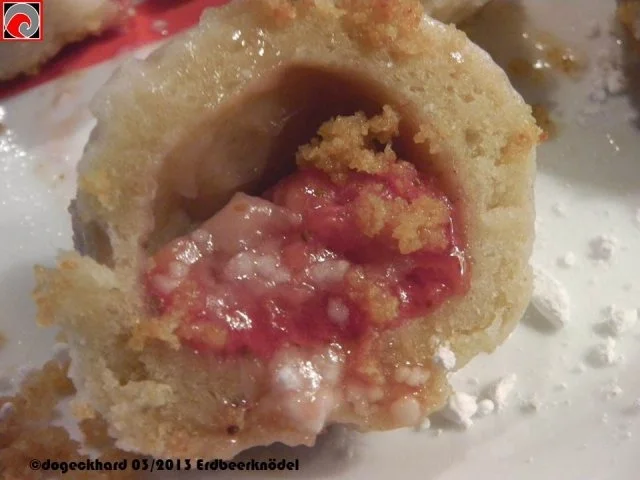 Rezept: Süßer Erdbeerknödel Bild Nr. 3 Süßer Erdbeerknödel - Rezept - Bild Nr. 3