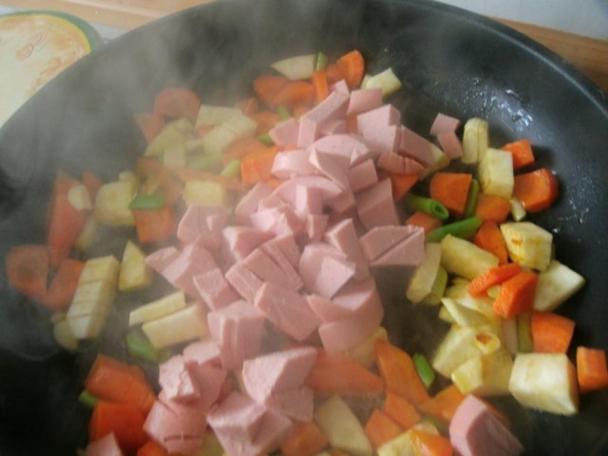 Würstchengulasch mit  Gemüse - Rezept - Bild Nr. 6