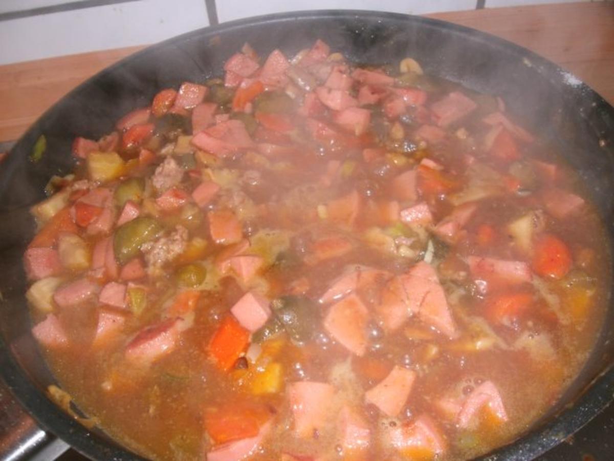 Würstchengulasch mit  Gemüse - Rezept - Bild Nr. 2