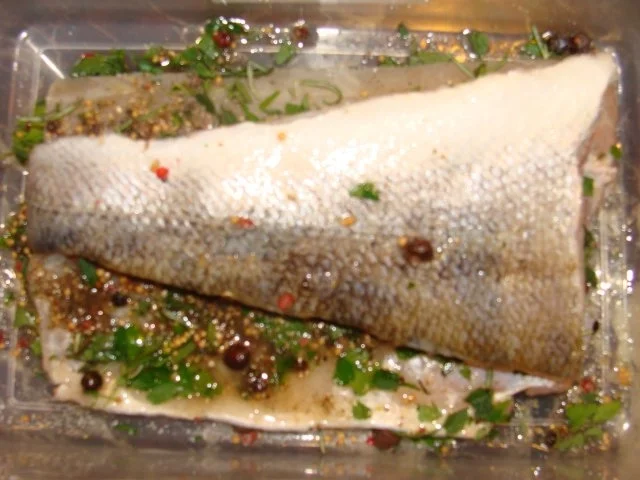 Rezept: Abendbrot : Gebeiztes Zanderfilet mit Haut Bild Nr. 2 Abendbrot : Gebeiztes Zanderfilet mit Haut - Rezept - Bild Nr. 2