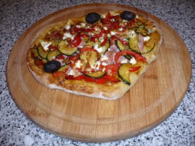 Hefefreie Pizza mit saftigem Schafskäserand (histaminfrei) - Rezept