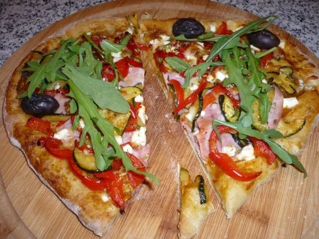 Hefefreie Pizza mit saftigem Schafskäserand (histaminfrei) - Rezept - Bild Nr. 8