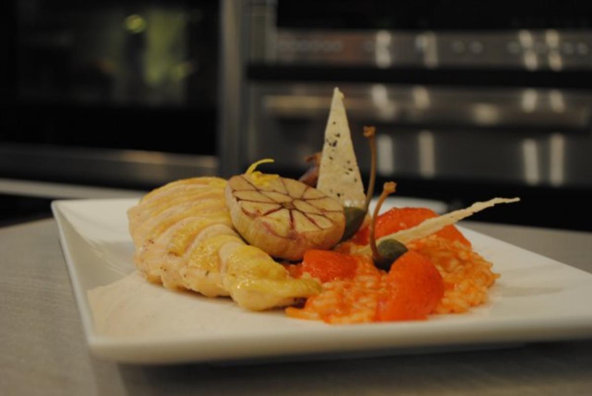 confiertes Kräuterhuhn / Risotto al’ arrabiata / Vanille-Tomaten ...