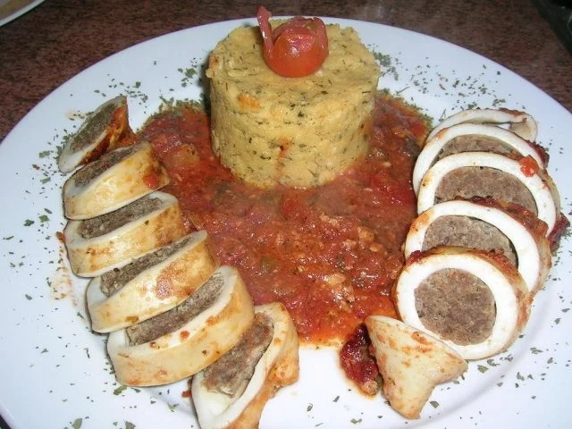 Rezept: Tintenfischtuben gefüllt, sardische Art Tintenfischtuben gefüllt, sardische Art - Rezept