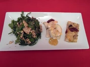 Pflücksalate mit frischen Kräutern und Chevre Chaud, dazu Focaccia - Rezept