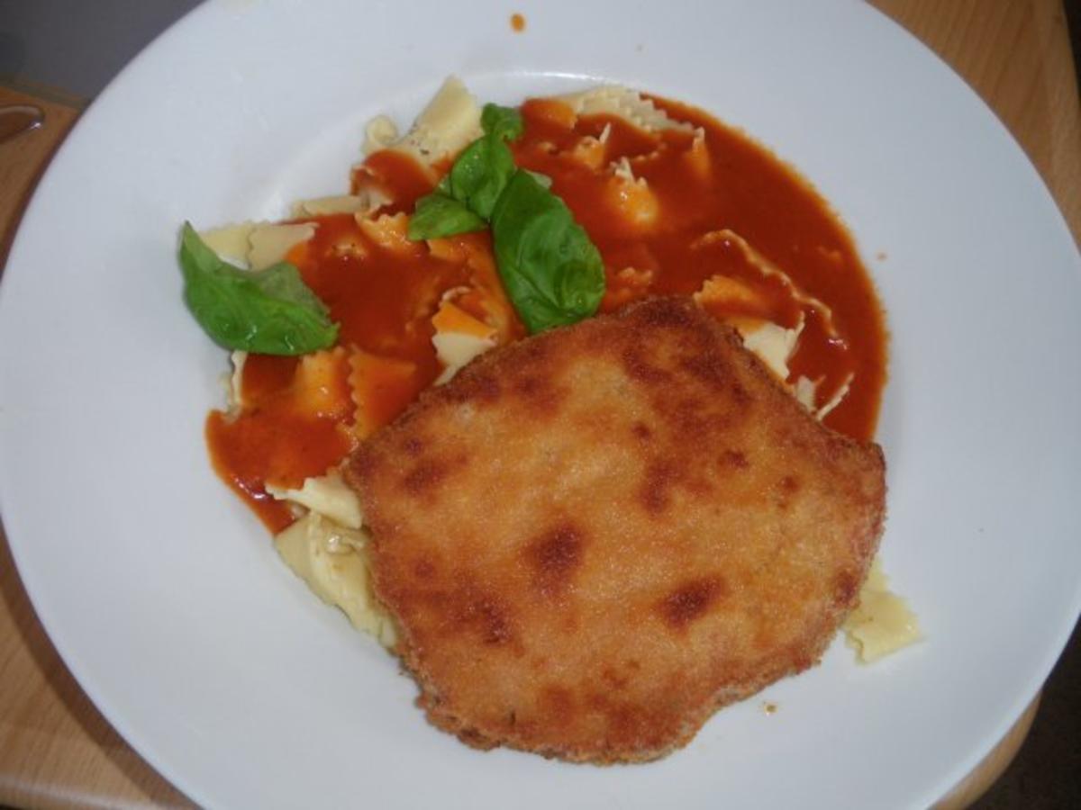Jägerschnitzel mit Tomatensoße und Nudeln - einfach - von yvonnsche_2007