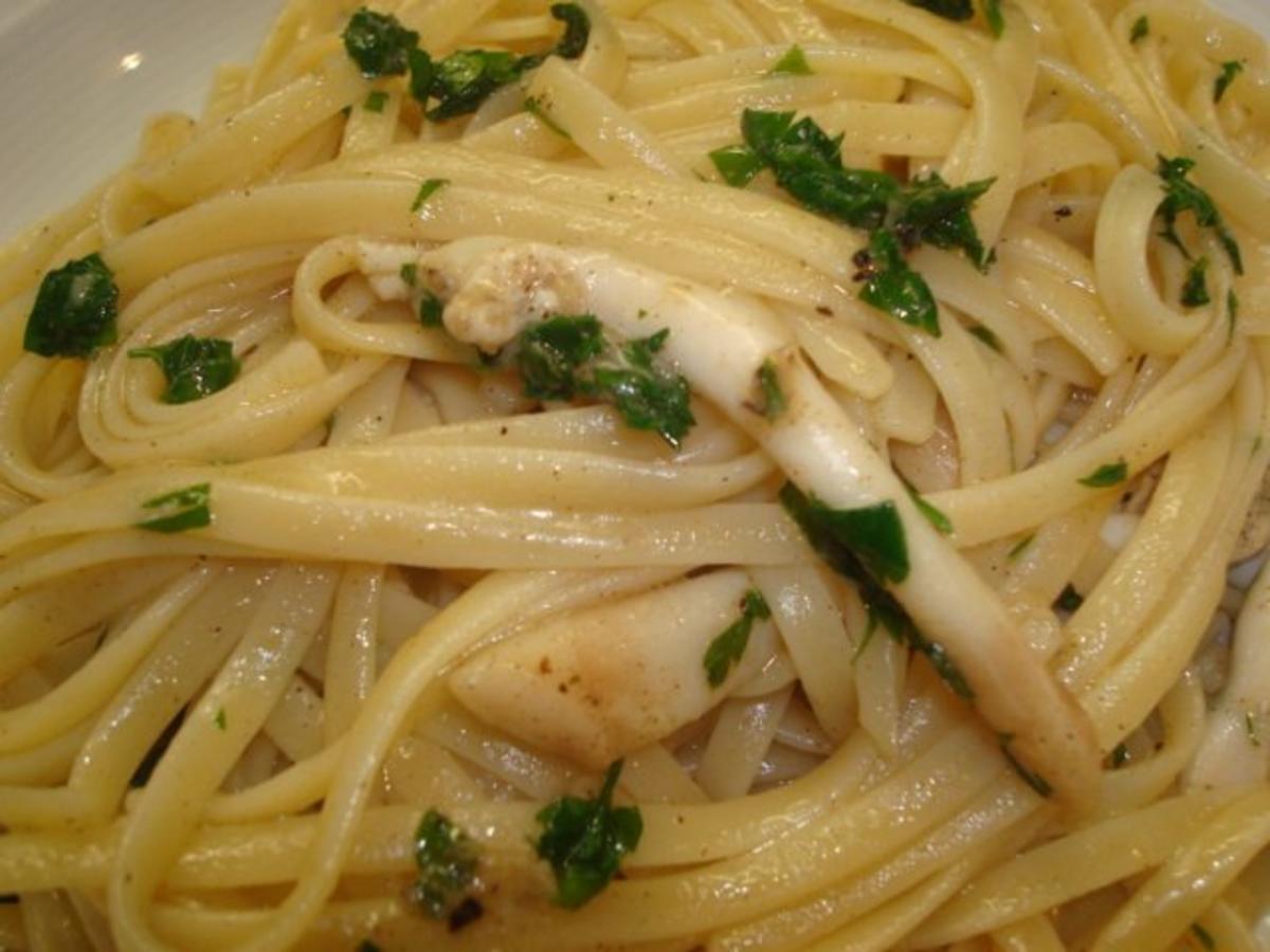 Schwertmuscheln in Thymianbutter und Linguine - Rezept - kochbar.de