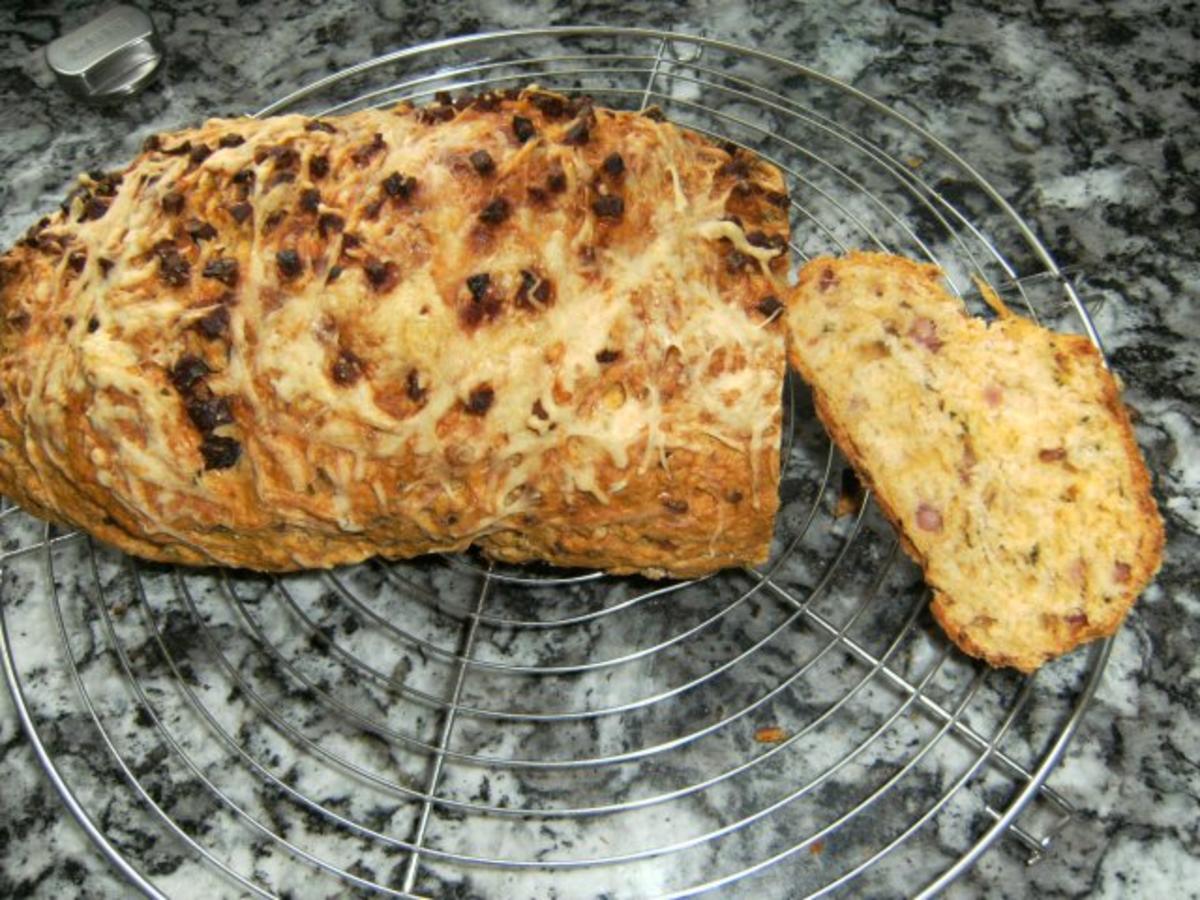 Speckbrot mit Zwiebeln und Käse - einfach aber saulecker - Rezept mit ...