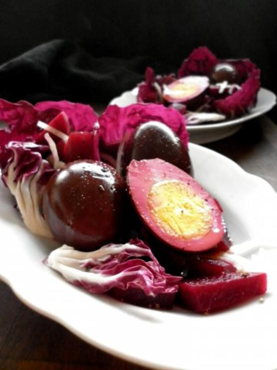 Rosarote Eier mit Radicchio - Rezept