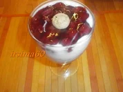  Buttermilch Mousse mit Sauerkirschen geschichtet - Rezept