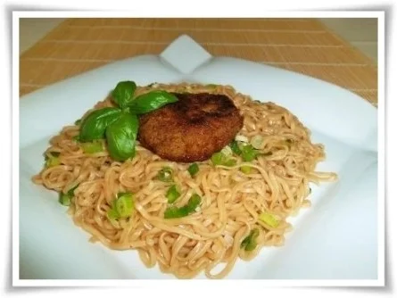 Gebratene Chinesische Nudeln mit Bulette - Rezept - Bild Nr. 2