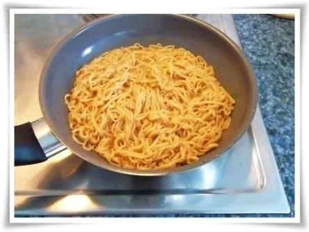 Gebratene Chinesische Nudeln mit Bulette - Rezept - Bild Nr. 12