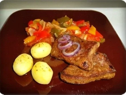 Rezept: Zarte Rinderleber mit buntem Paprika und Salzkartoffeln dazu Bild Nr. 24 Zarte Rinderleber mit buntem Paprika und Salzkartoffeln dazu - Rezept - Bild Nr. 24