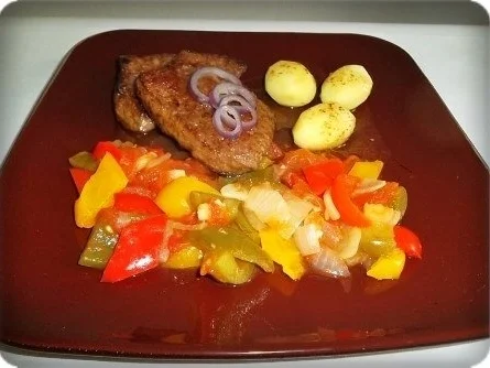 Rezept: Zarte Rinderleber mit buntem Paprika und Salzkartoffeln dazu Bild Nr. 23 Zarte Rinderleber mit buntem Paprika und Salzkartoffeln dazu - Rezept - Bild Nr. 23
