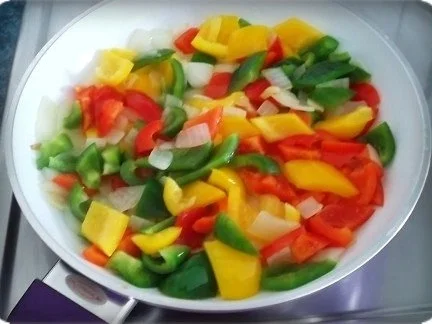 Rezept: Zarte Rinderleber mit buntem Paprika und Salzkartoffeln dazu Bild Nr. 10 Zarte Rinderleber mit buntem Paprika und Salzkartoffeln dazu - Rezept - Bild Nr. 10