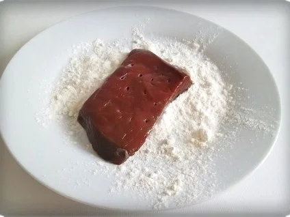 Rezept: Zarte Rinderleber mit buntem Paprika und Salzkartoffeln dazu Bild Nr. 17 Zarte Rinderleber mit buntem Paprika und Salzkartoffeln dazu - Rezept - Bild Nr. 17