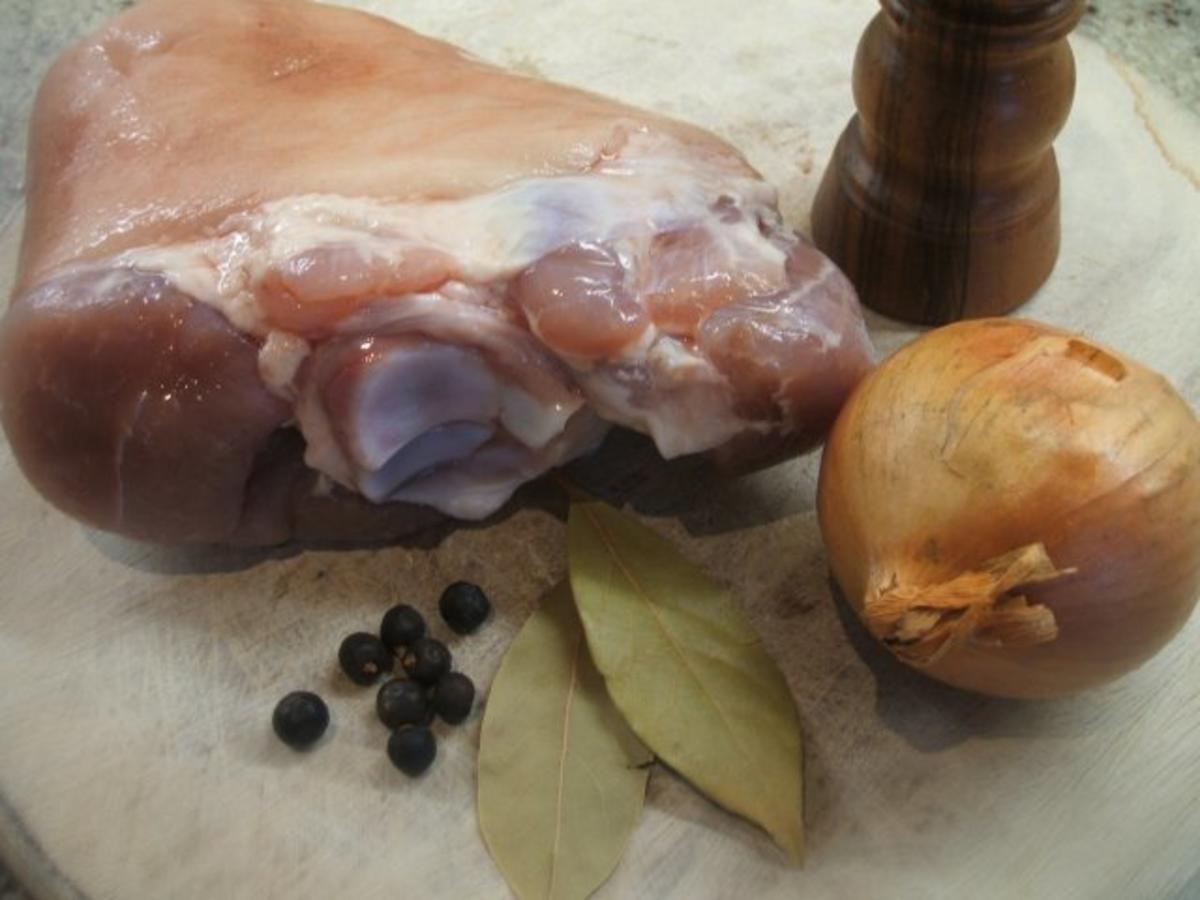Fleisch: Salzknöchle (Eisbein) mit Sauerkraut und Meerrettich-Püree - Rezept - Bild Nr. 2