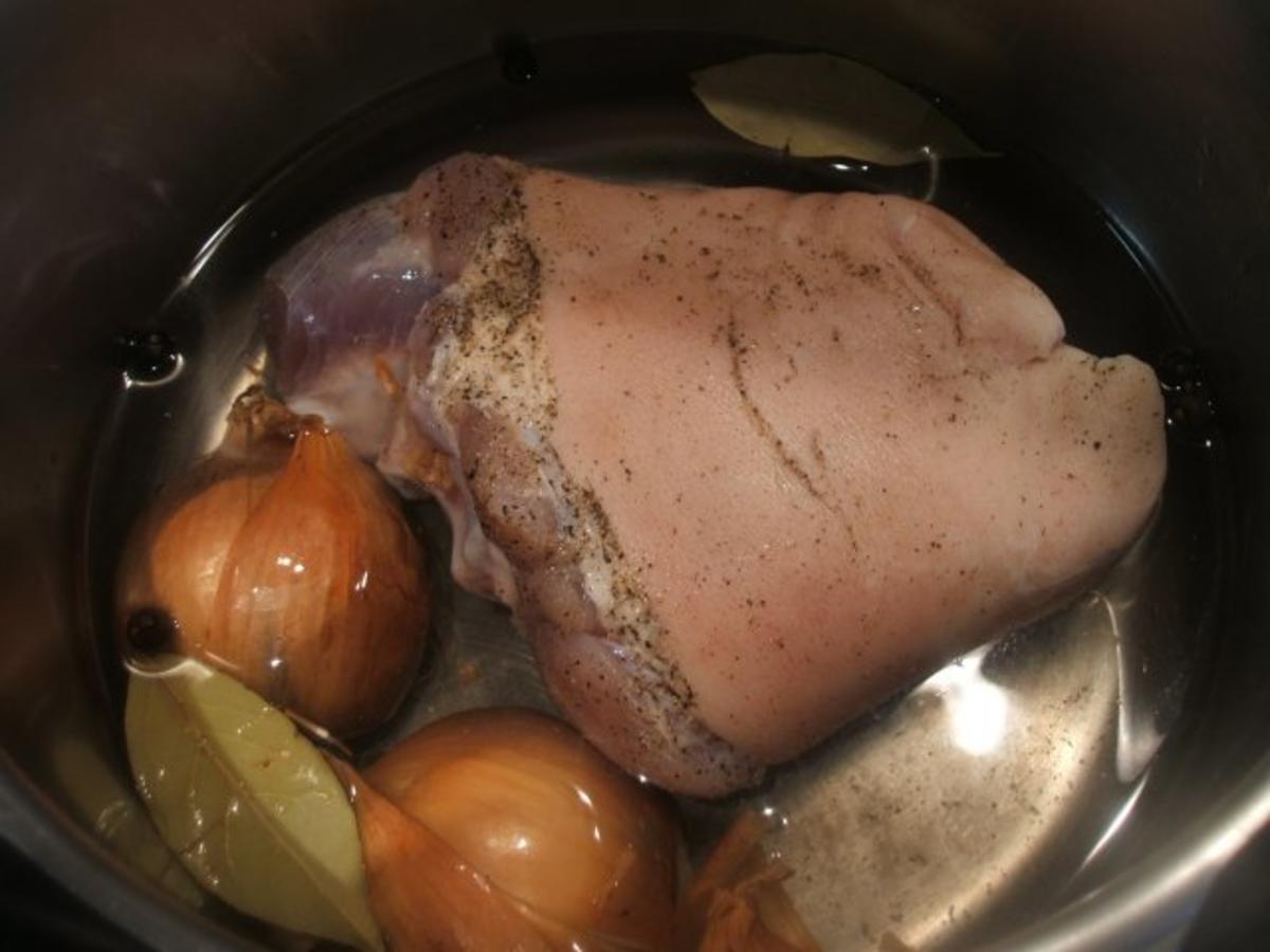 Fleisch: Salzknöchle (Eisbein) mit Sauerkraut und Meerrettich-Püree - Rezept - Bild Nr. 3