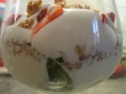 Dessert: Joghurt-Quark-Dessert mit Krokant und Früchten - Rezept