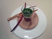 Shooter aus Lachstartar, Meerrettichschmand und Gurkengelee - Rezept