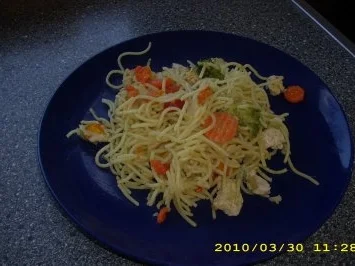 Bunte Nudelpfanne mit Hähnchenbrust - Rezept