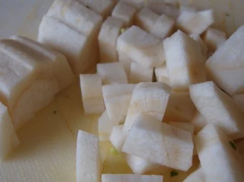 Rezept: Tiroler Speckknödelsuppe Bild Nr. 4 Tiroler Speckknödelsuppe - Rezept - Bild Nr. 4