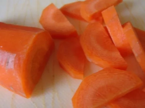 Rezept: Tiroler Speckknödelsuppe Bild Nr. 6 Tiroler Speckknödelsuppe - Rezept - Bild Nr. 6