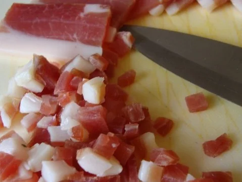 Rezept: Tiroler Speckknödelsuppe Bild Nr. 11 Tiroler Speckknödelsuppe - Rezept - Bild Nr. 11