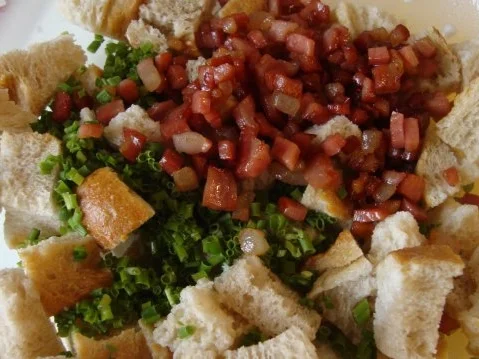 Rezept: Tiroler Speckknödelsuppe Bild Nr. 14 Tiroler Speckknödelsuppe - Rezept - Bild Nr. 14