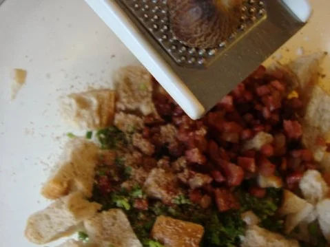 Rezept: Tiroler Speckknödelsuppe Bild Nr. 15 Tiroler Speckknödelsuppe - Rezept - Bild Nr. 15