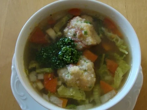 Rezept: Tiroler Speckknödelsuppe Bild Nr. 20 Tiroler Speckknödelsuppe - Rezept - Bild Nr. 20