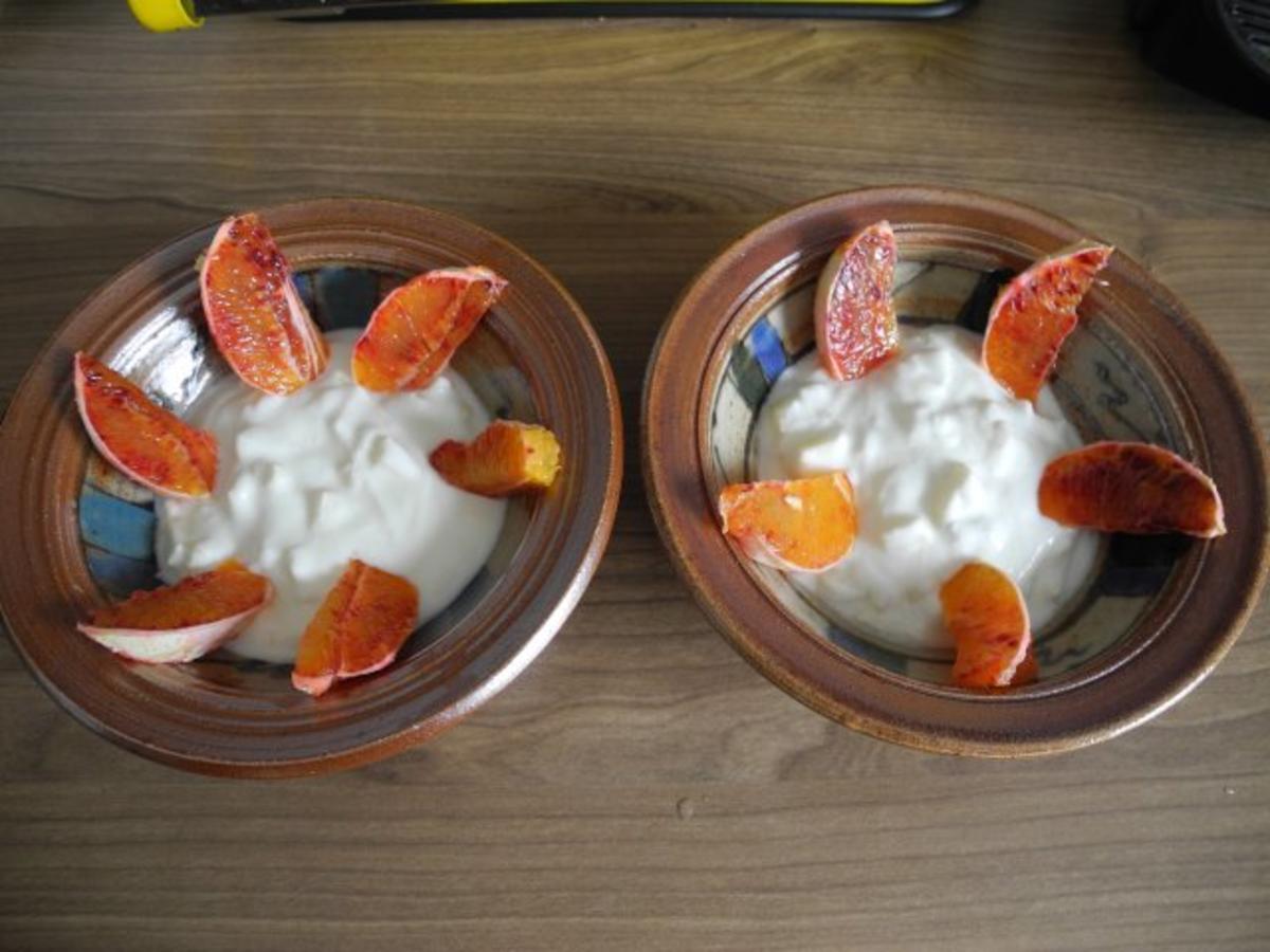 Dessert : Selbstgemachter Joghurt mit Apfelstückchen und Blutorange - Rezept