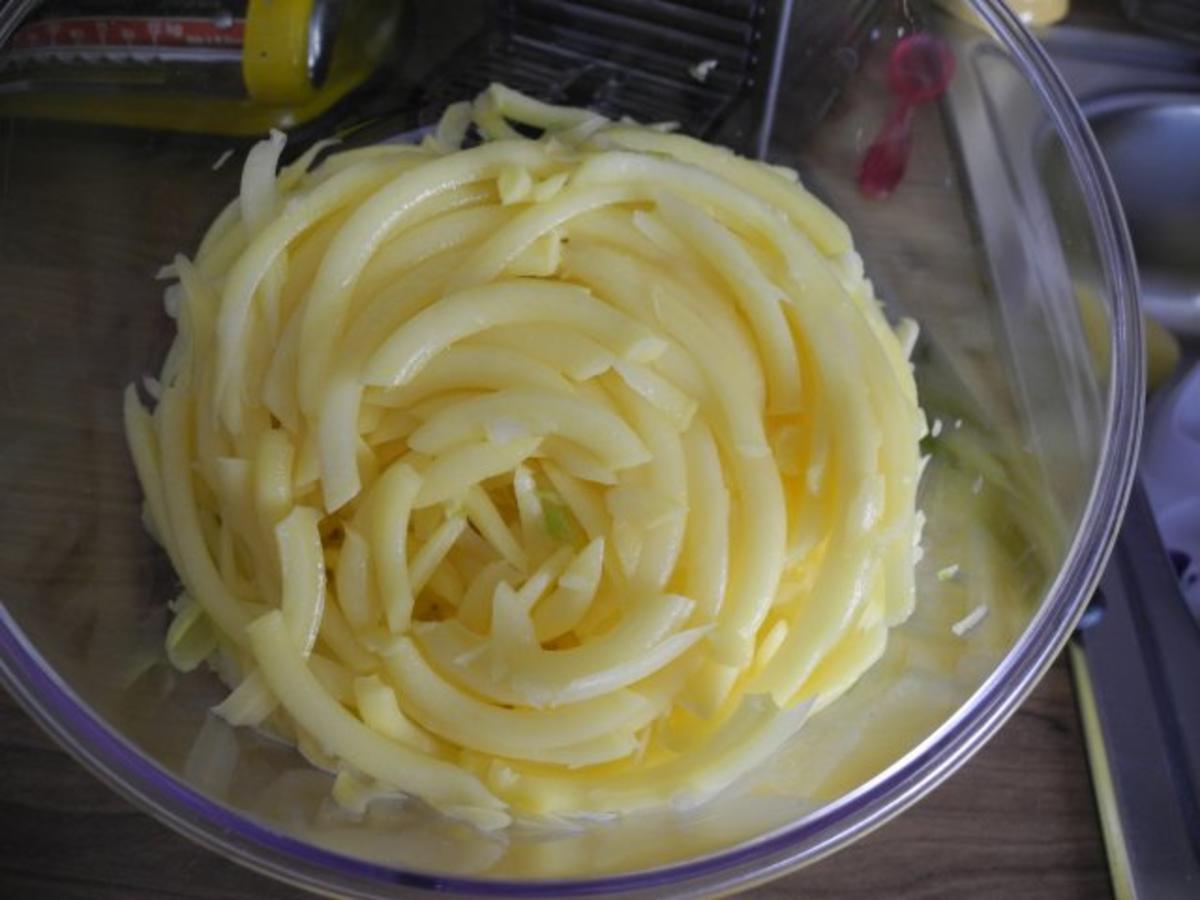 Suppen & Eintöpfe :  Kartoffelsuppe geraspelt - Rezept - Bild Nr. 4