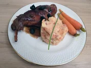 Lapin à la Leffe brune, dazu Püree - Rezept