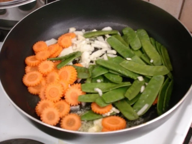 Rezept: Zuckererbsen mit Möhrenblüten Bild Nr. 3 Zuckererbsen mit Möhrenblüten - Rezept - Bild Nr. 3