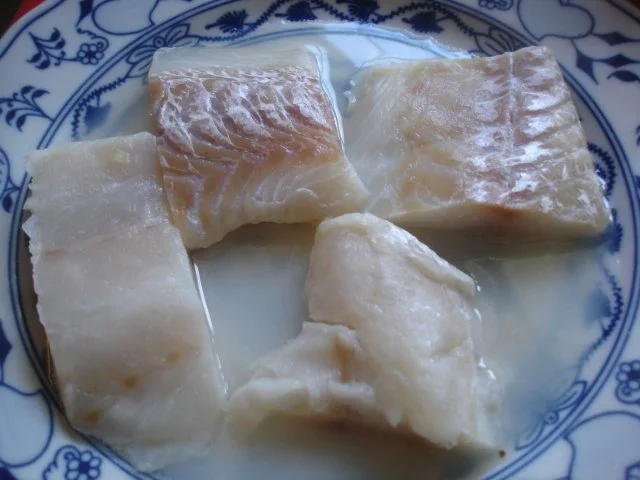 Rezept: Kabeljau Filet mit Möhren-Ingwer-Stampf und Zuckererbsen mit Möhrenblüten Bild Nr. 4 Kabeljau Filet mit Möhren-Ingwer-Stampf und Zuckererbsen mit Möhrenblüten - Rezept - Bild Nr. 4