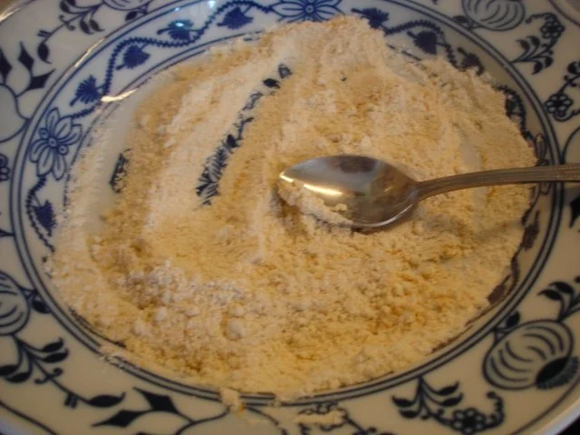 Rezept: Kabeljau Filet mit Möhren-Ingwer-Stampf und Zuckererbsen mit Möhrenblüten Bild Nr. 3 Kabeljau Filet mit Möhren-Ingwer-Stampf und Zuckererbsen mit Möhrenblüten - Rezept - Bild Nr. 3