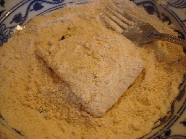 Rezept: Kabeljau Filet mit Möhren-Ingwer-Stampf und Zuckererbsen mit Möhrenblüten Bild Nr. 5 Kabeljau Filet mit Möhren-Ingwer-Stampf und Zuckererbsen mit Möhrenblüten - Rezept - Bild Nr. 5