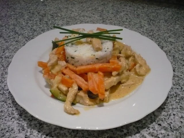 Puten-Karotten-Geschnetzeltes mit Schnittlauchreis - Rezept