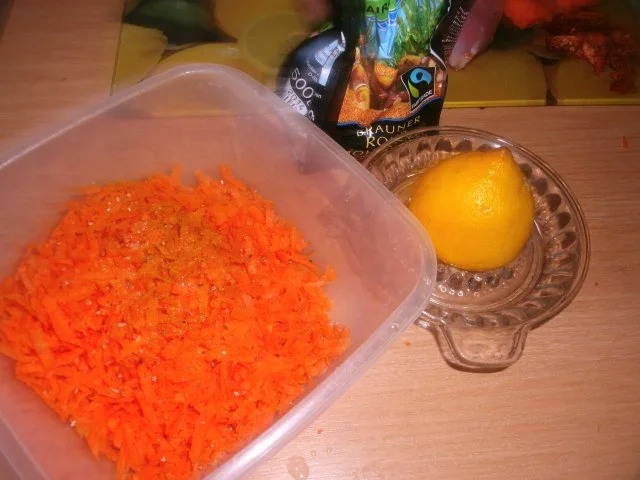 Hähnchennudeln mit Möhrenrohkost - Rezept - Bild Nr. 3