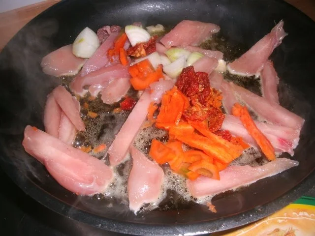 Hähnchennudeln mit Möhrenrohkost - Rezept - Bild Nr. 5