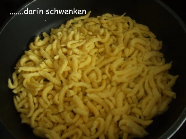 Rezept: Lammleber Geschnetzeltes mit Butterspätzle und Salat Bild Nr. 7 Lammleber Geschnetzeltes mit Butterspätzle und Salat - Rezept - Bild Nr. 7