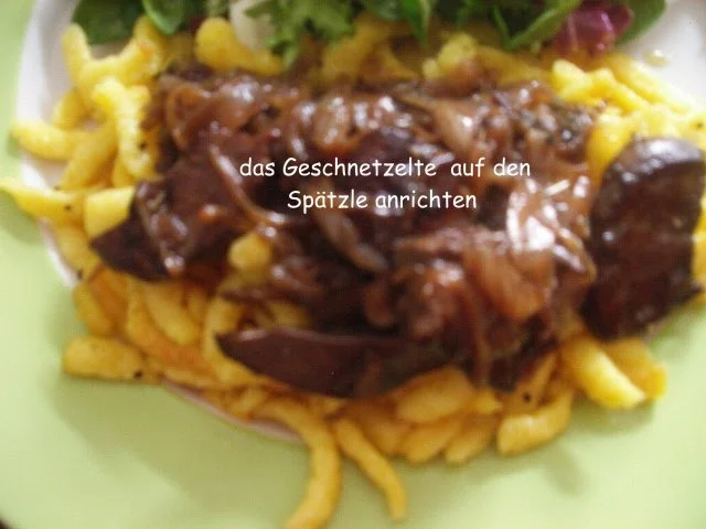 Rezept: Lammleber Geschnetzeltes mit Butterspätzle und Salat Bild Nr. 8 Lammleber Geschnetzeltes mit Butterspätzle und Salat - Rezept - Bild Nr. 8